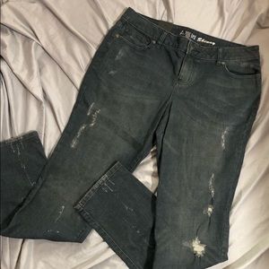 🆕 Stone washed black jeans w/lite distress and paint spatters on back of legs